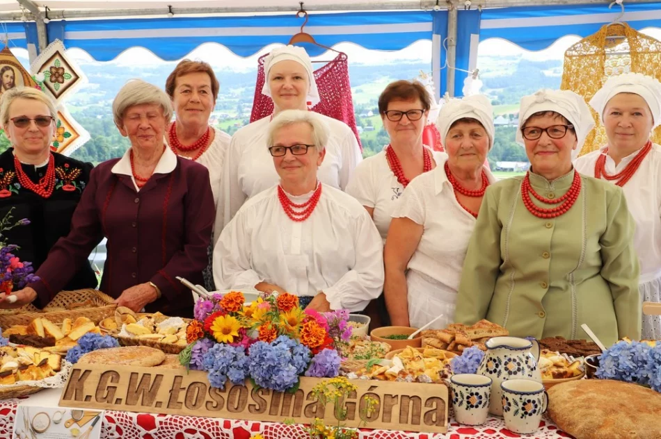 Wielkie święto folkloru z nagrodami dla KGW. Zabawę przerwała pogoda - zdjęcie 18