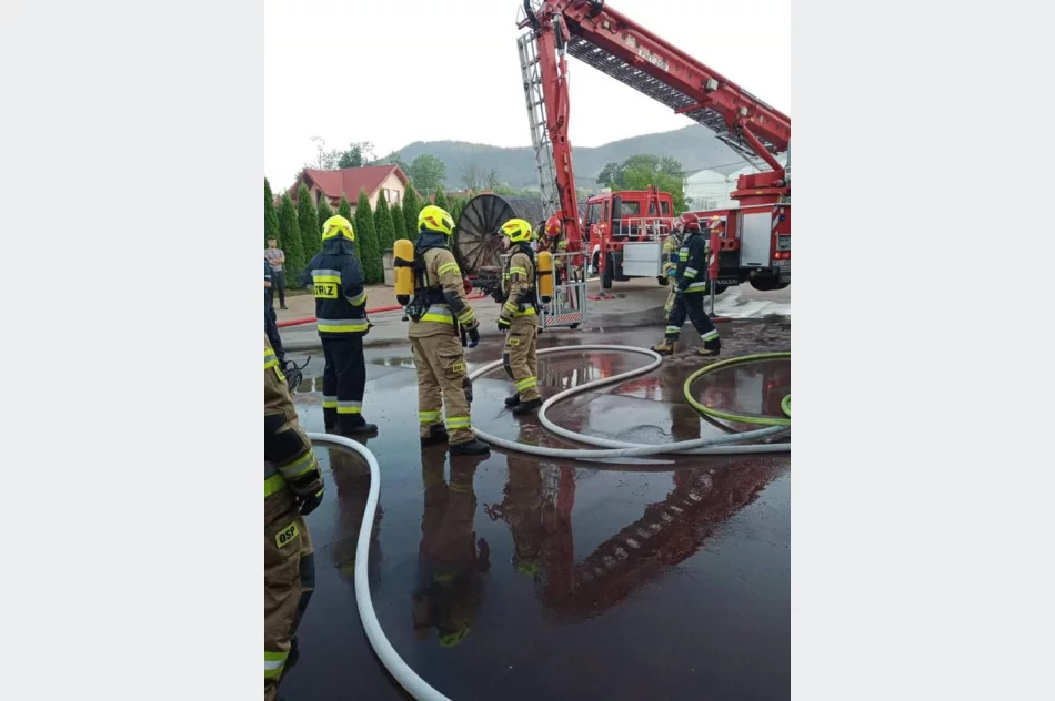 Zapaliła się kotłownia, pożar ugasili strażacy - zdjęcie 4