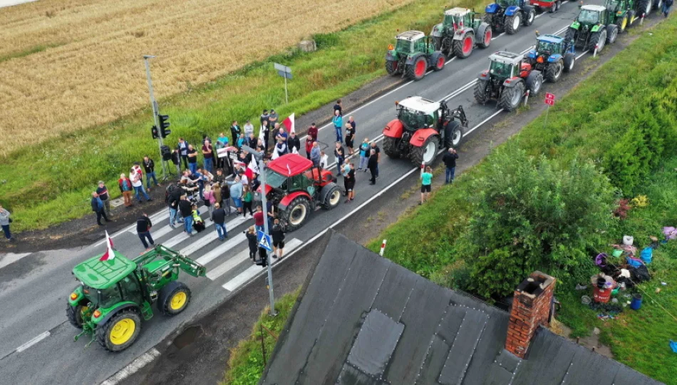 Łódzkie: rolnicy z Agrounii rozpoczęli blokadę dk nr 12 - zdjęcie 1
