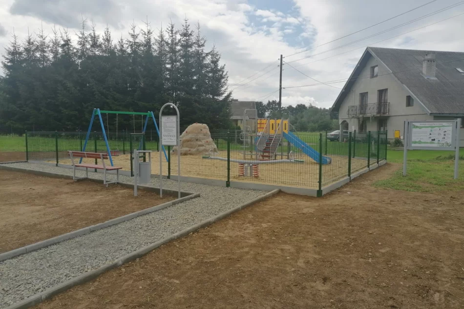 Zakończono budowę placów zabaw - zdjęcie 5