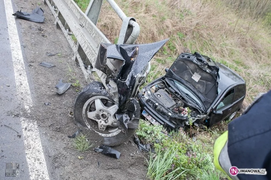 Uderzył w barierę i wpadł do potoku - zdjęcie 2