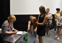 Spotkanie autorskie z pisarką Barbarą Gawryluk w MBP w Limanowej - zdjęcie główne