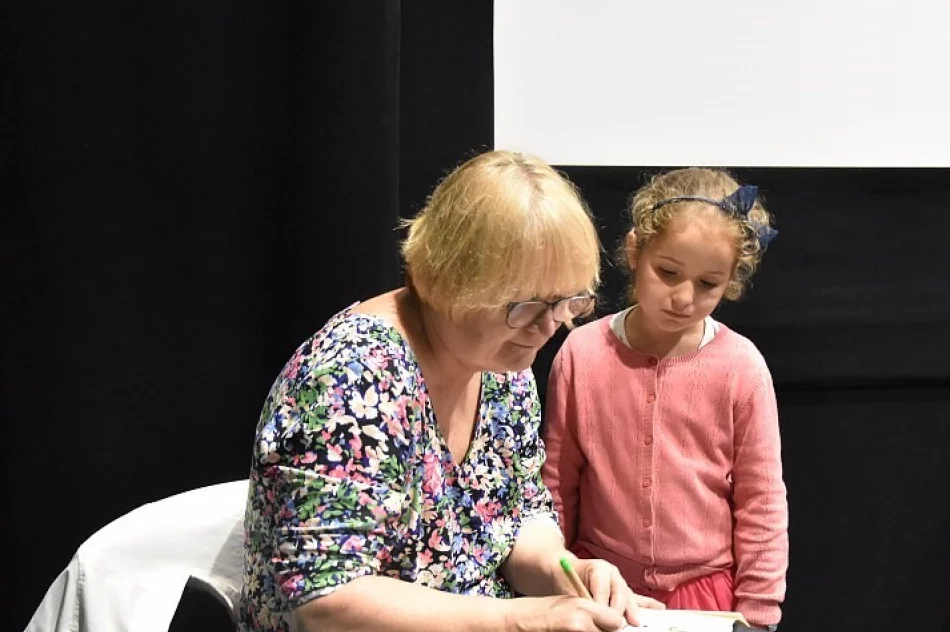 Spotkanie autorskie z pisarką Barbarą Gawryluk w MBP w Limanowej - zdjęcie 4