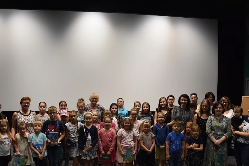 Spotkanie autorskie z pisarką Barbarą Gawryluk w MBP w Limanowej - zdjęcie 5