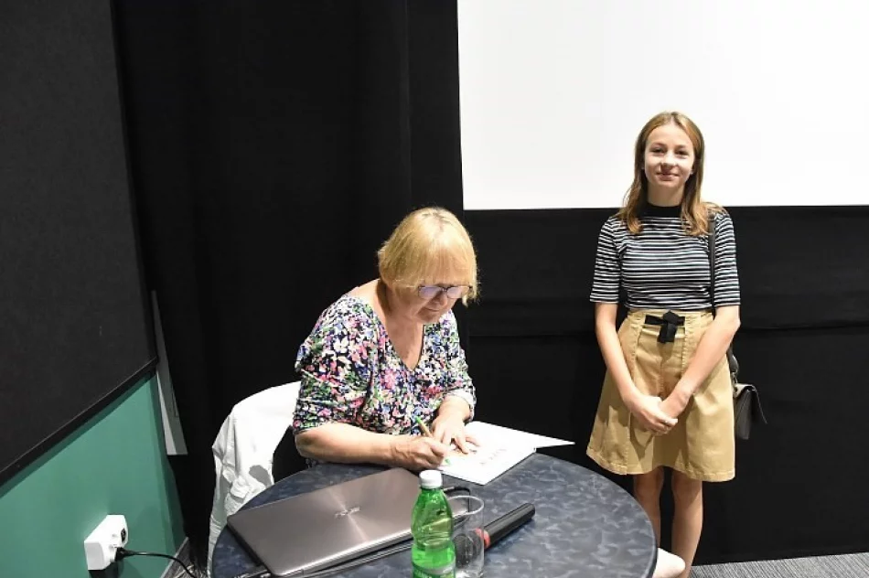 Spotkanie autorskie z pisarką Barbarą Gawryluk w MBP w Limanowej - zdjęcie 6