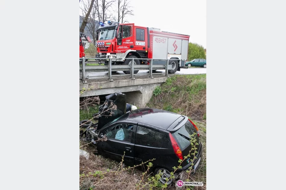 Uderzył w barierę i wpadł do potoku - zdjęcie 4