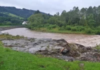 Silne opady deszczu. Noc w miarę spokojna - stan rzek zaczął opadać - zdjęcie główne