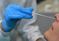 Nowe dane MZ. Wiceminister zdrowia: w Polsce stwierdzono trzy przypadki zakażenia wariantem Lambda. Nowy lek na Covid-19 pomyślnie przeszedł II fazę badań  - zdjęcie główne