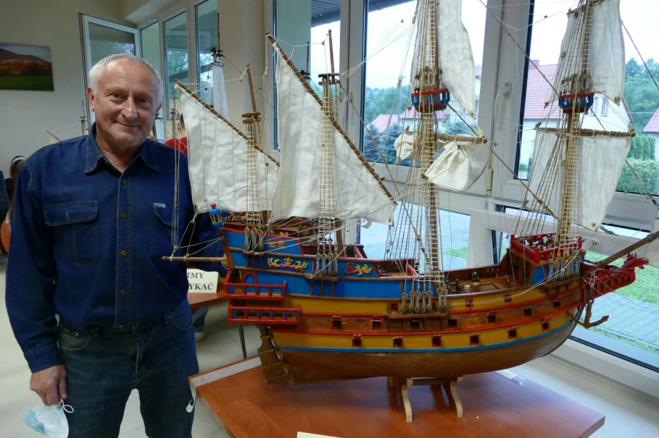 Wśród żagli i okrętów – spotkanie i wystawa w bibliotece w Pisarzowej - zdjęcie 2