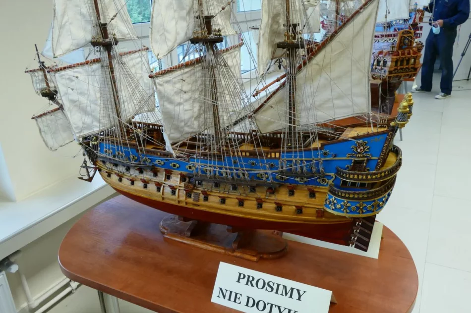 Wśród żagli i okrętów – spotkanie i wystawa w bibliotece w Pisarzowej - zdjęcie 3