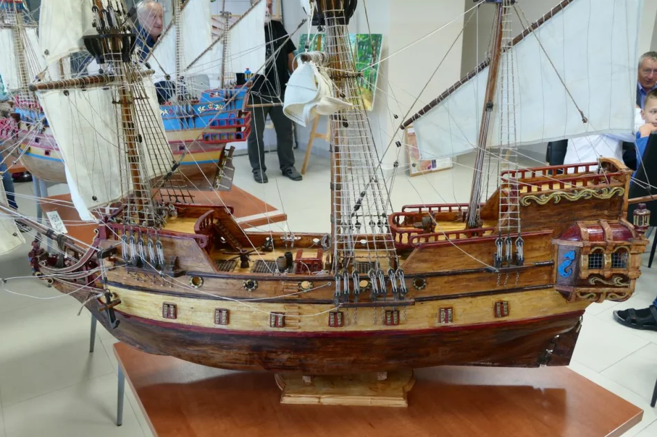 Wśród żagli i okrętów – spotkanie i wystawa w bibliotece w Pisarzowej - zdjęcie 6