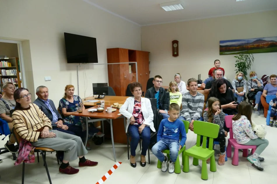 Wśród żagli i okrętów – spotkanie i wystawa w bibliotece w Pisarzowej - zdjęcie 4