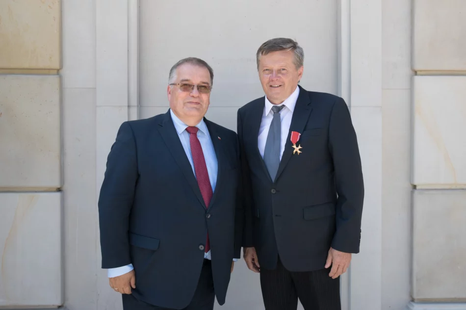 Państwowe odznaczenie dla pedagoga, działacza kultury i radnego - zdjęcie 2