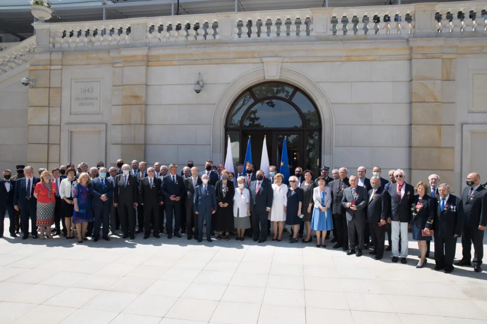 Państwowe odznaczenie dla pedagoga, działacza kultury i radnego - zdjęcie 3