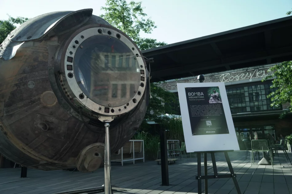 Kapsuła kosmiczna wylądowała w Warszawie! - zdjęcie 2