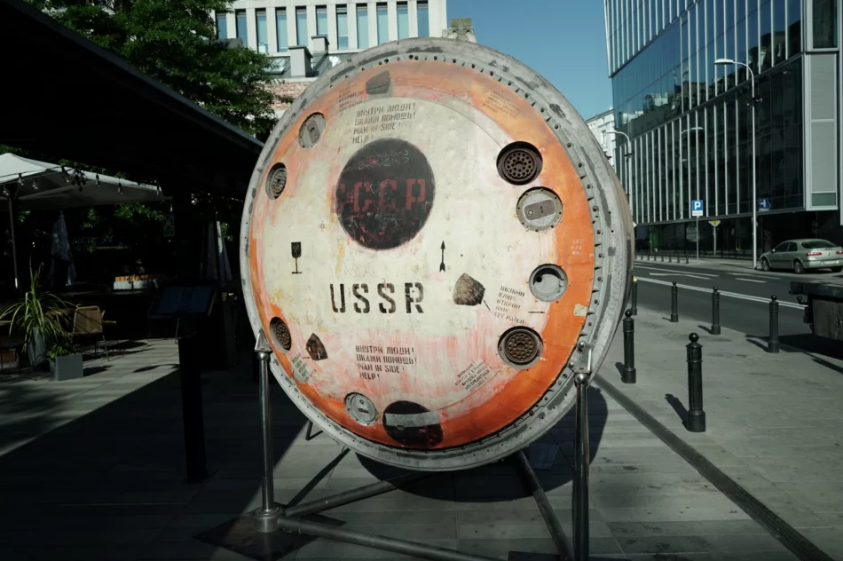 Kapsuła kosmiczna wylądowała w Warszawie! - zdjęcie 3