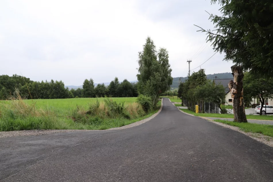 Odbiór zmodernizowanych dróg w Walowej Górze i Młynnem - zdjęcie 4