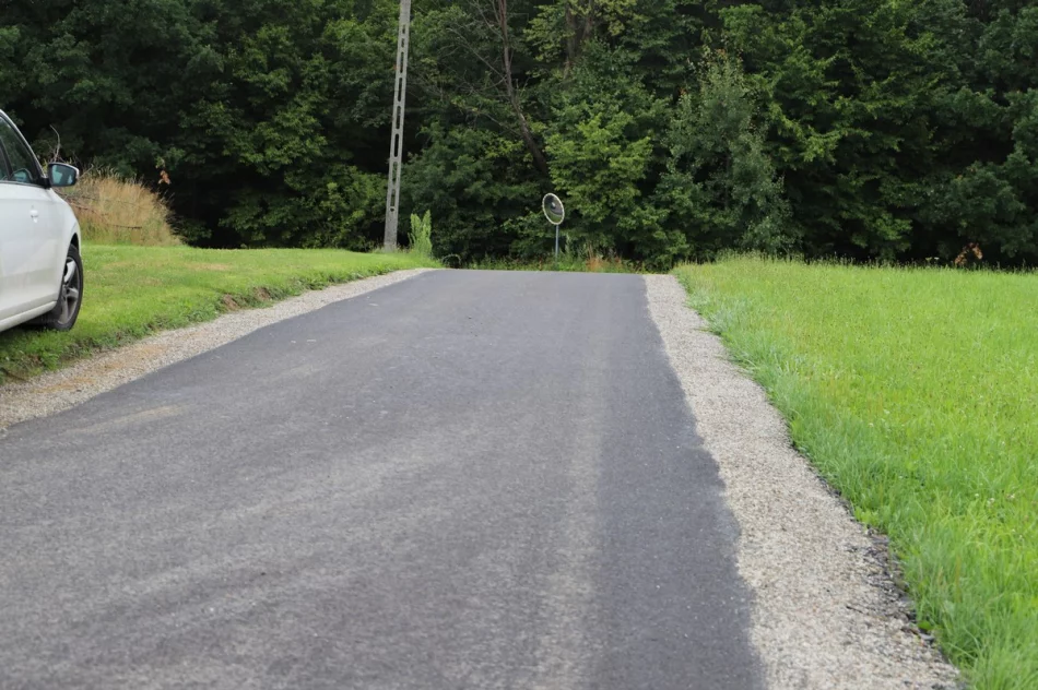 Odbiór zmodernizowanych dróg w Walowej Górze i Młynnem - zdjęcie 5