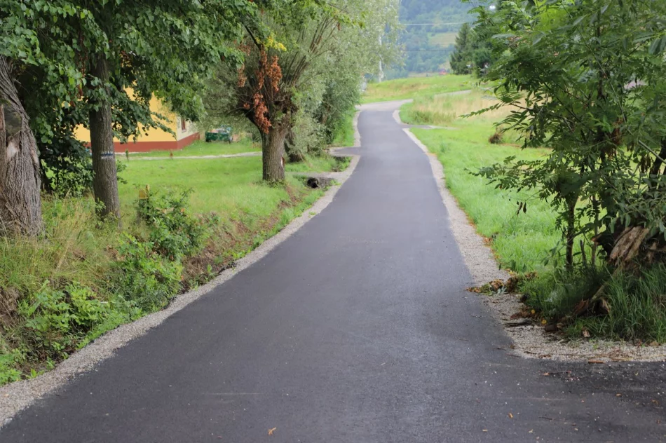 Odbiór zmodernizowanych dróg w Walowej Górze i Młynnem - zdjęcie 13