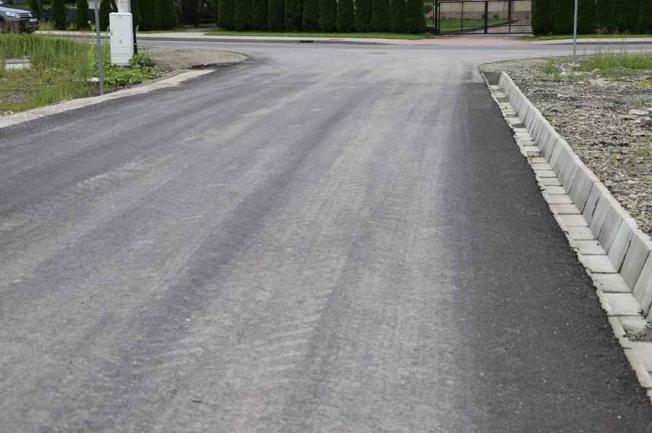 Odbiór zmodernizowanych dróg w Walowej Górze i Młynnem - zdjęcie 16