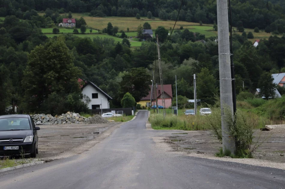 Odbiór zmodernizowanych dróg w Walowej Górze i Młynnem - zdjęcie 18