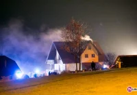 Płonęło poddasze budynku mieszkalnego - zdjęcie główne