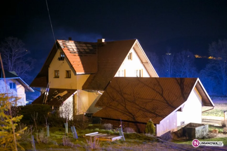 Płonęło poddasze budynku mieszkalnego - zdjęcie 2