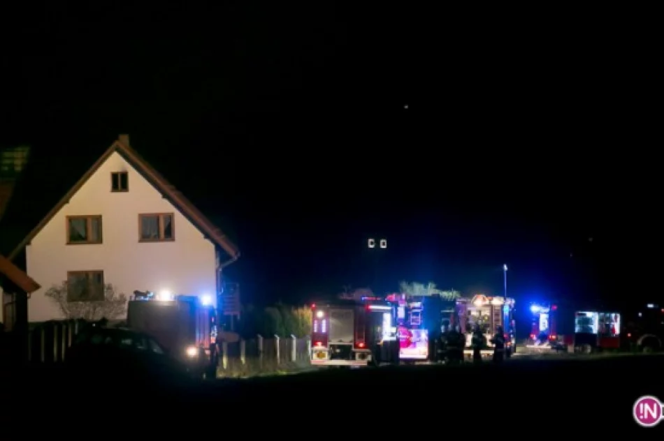 Płonęło poddasze budynku mieszkalnego - zdjęcie 3