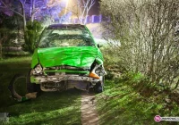 Ford wypadł z drogi i dachował - zdjęcie główne