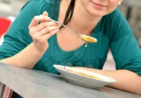 Trzecia w ciągu roku podwyżka cen obiadów w szkołach i przedszkolach - zdjęcie główne