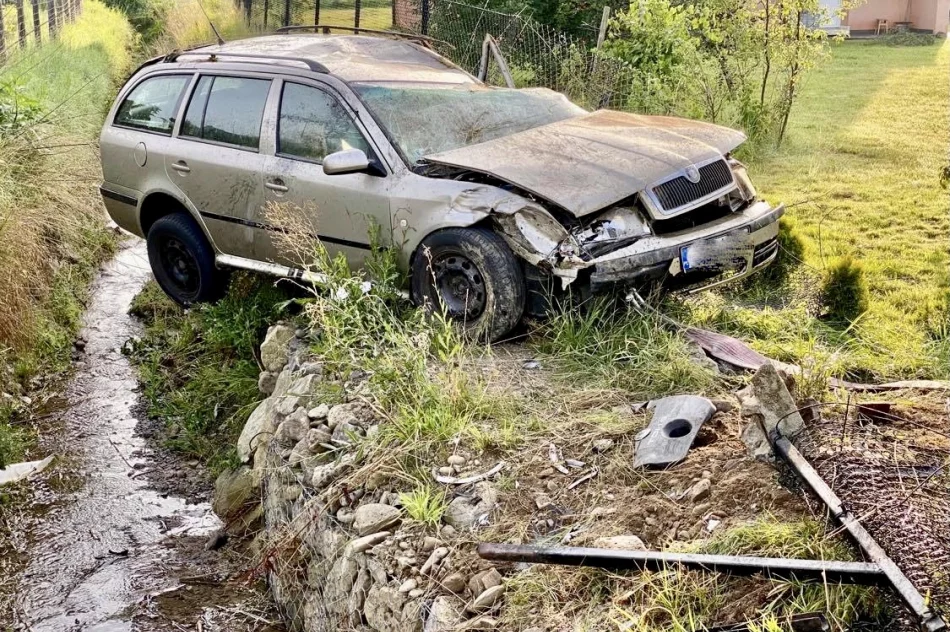 Dachowanie samochodu na drodze wojewódzkiej - zdjęcie 2