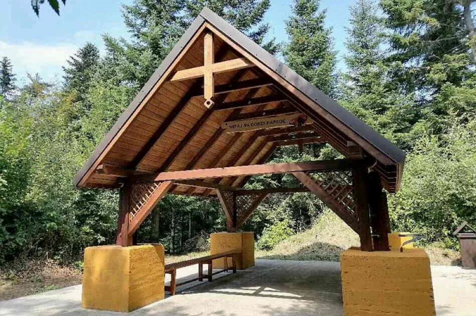 Zamiast wieży powstała wiata. Były wójt: żenada - zdjęcie 6