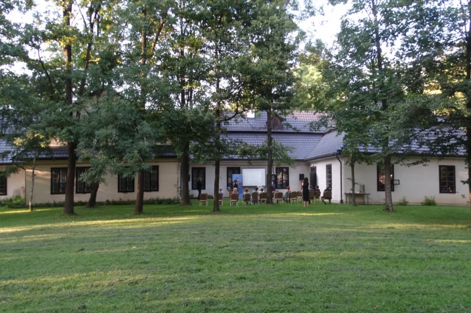 „Mężczyzna zmiennym był”- wakacyjne spotkanie z cyklu „W Ogrodach Klio” w Muzeum Regionalnym Ziemi Limanowskiej - zdjęcie 4