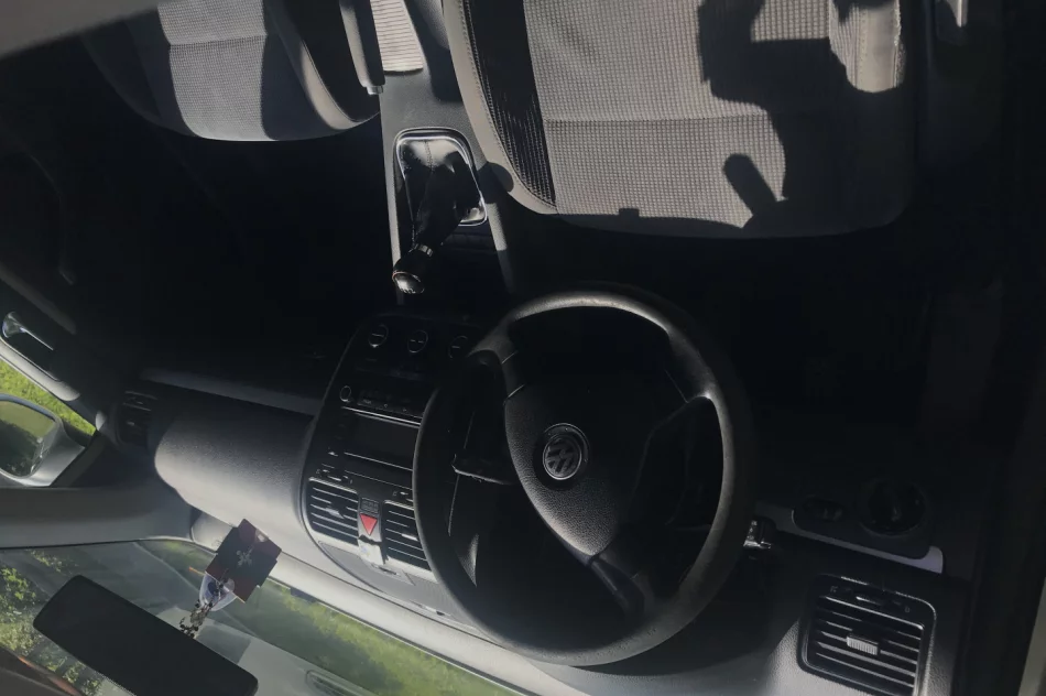 Sprzedam Volkswagen Jetta 2.0 - zdjęcie 3