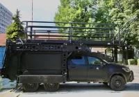 Samochód z platformą szturmową na wyposażeniu małopolskiej policji - zdjęcie główne