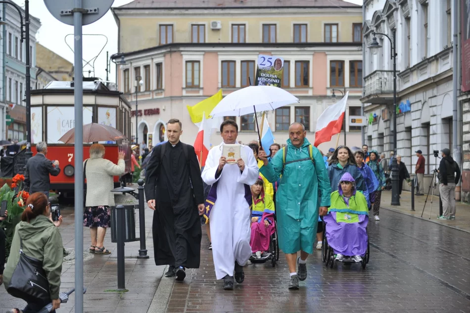 Ruszyła 39. pielgrzymka - w tym roku znów w formie sztafety - zdjęcie 3