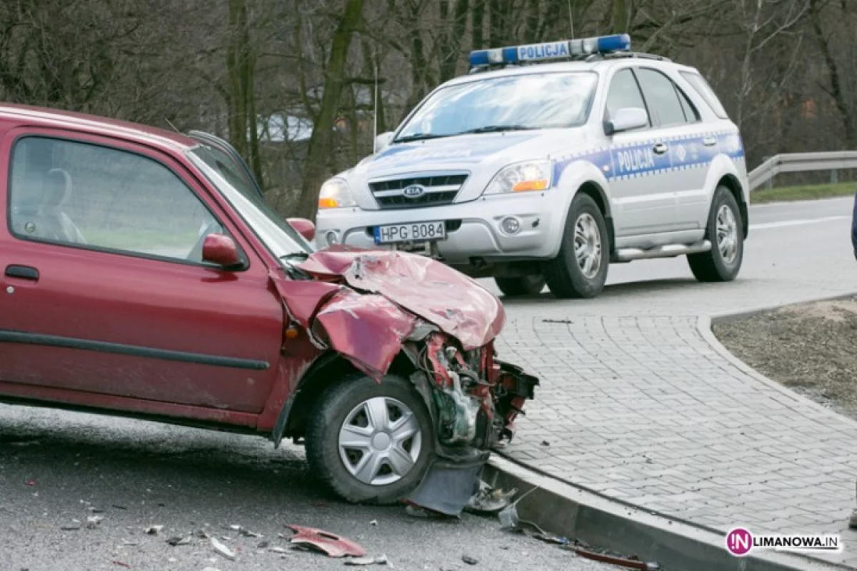 Zderzenie ciężarówki z nissanem