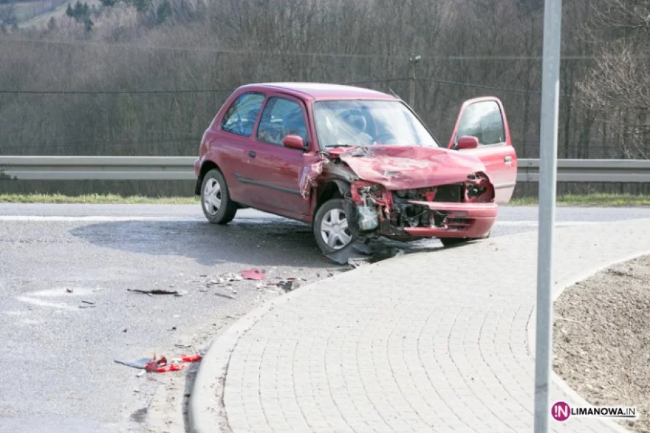 Zderzenie ciężarówki z nissanem - zdjęcie 4
