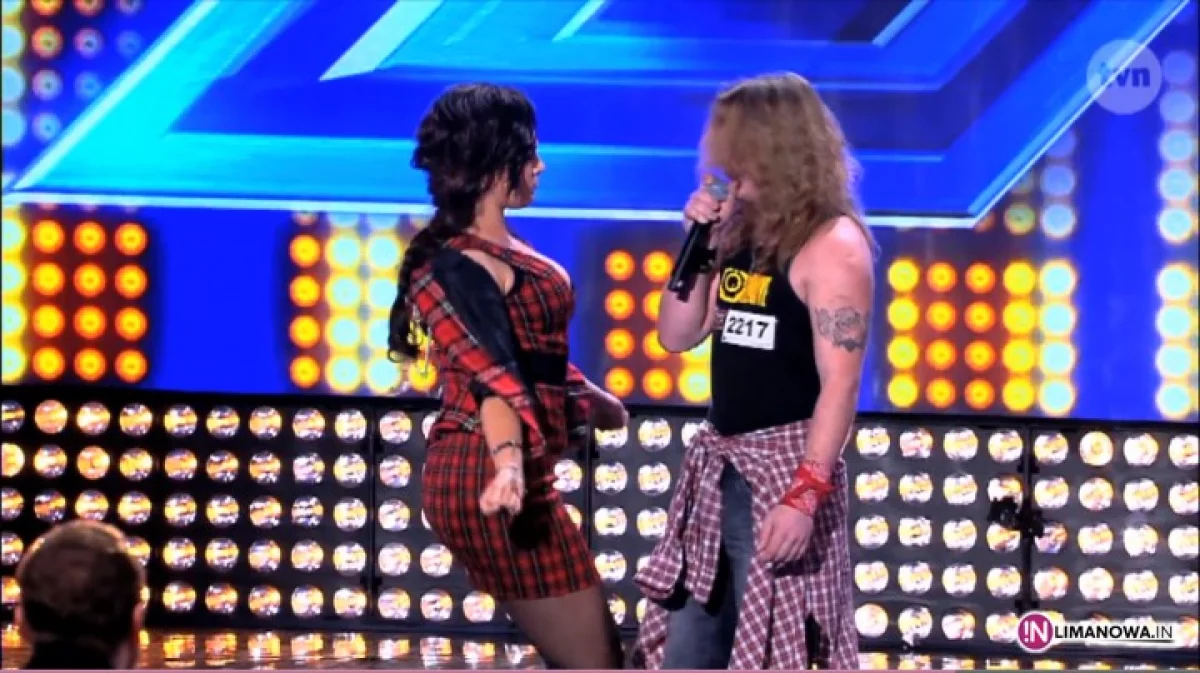 Adam Nawara na scenie X Factor - nie sam