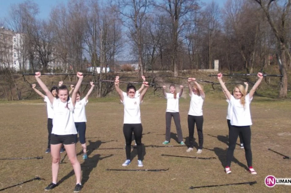 Wiosna z nordic walking w I LO - zdjęcie 2