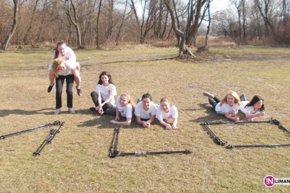 Wiosna z nordic walking w I LO - zdjęcie 3
