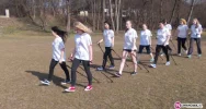Wiosna z nordic walking w I LO - zdjęcie 4