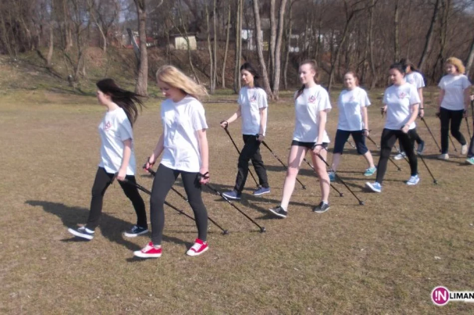 Wiosna z nordic walking w I LO - zdjęcie 4