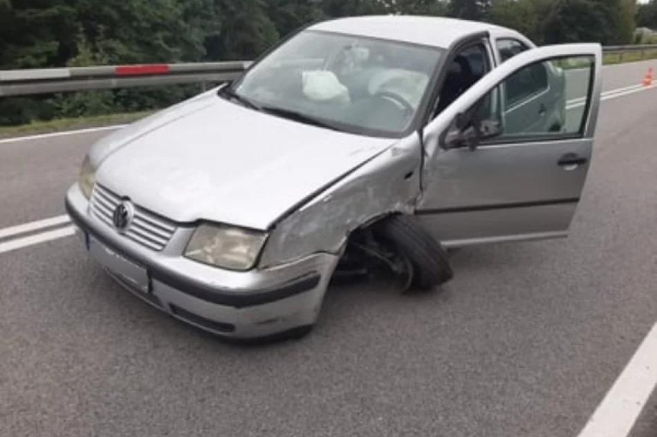 39-latka podczas wyprzedzania doprowadziła do zderzenia z dwoma pojazdami - zdjęcie 2