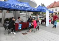 Punkt informacyjny Ekodoradcy i biuro spisowe NSP na rynku miasta - zdjęcie główne