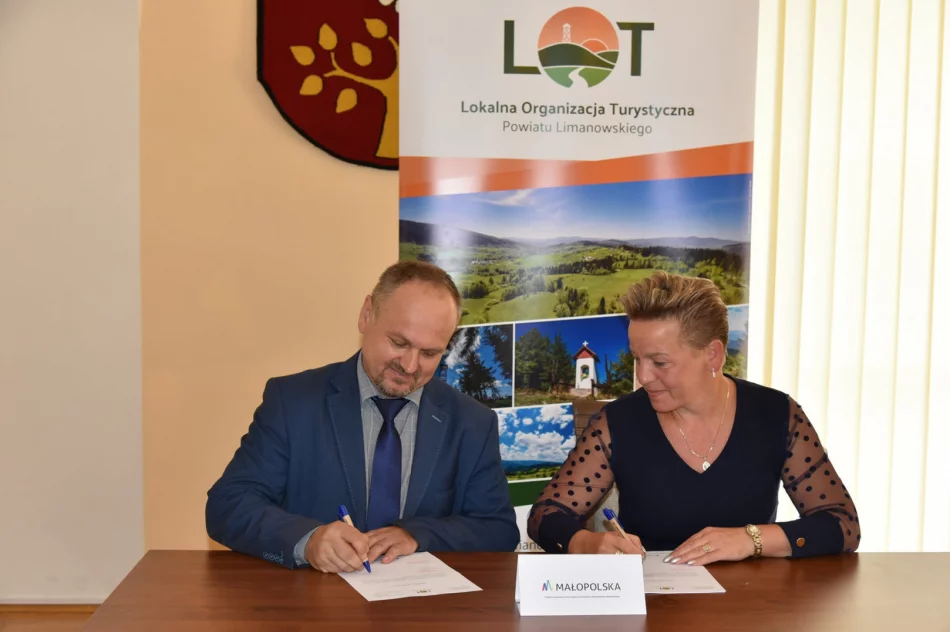 Przekazanie masztu z flagą dla Gminy Limanowa - zdjęcie 3