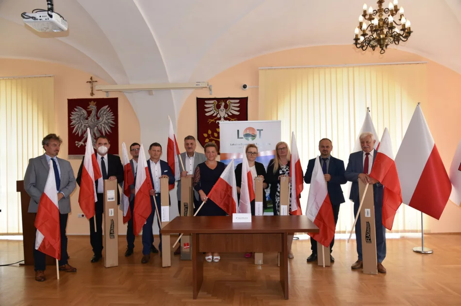 Przekazanie masztu z flagą dla Gminy Limanowa - zdjęcie 4