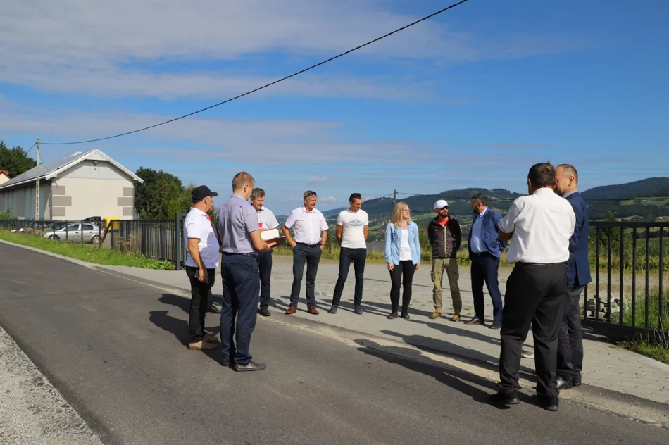 Wyremontowana droga Siekierczyna - Raszówki – Jabłoniec oddana do użytku - zdjęcie 5