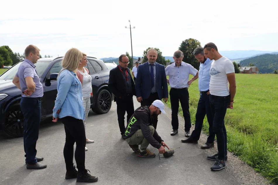 Wyremontowana droga Siekierczyna - Raszówki – Jabłoniec oddana do użytku - zdjęcie 20