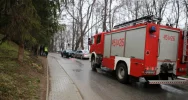 Dachowanie i 'czołówka'. Policjanci pieszo do kolizji - zdjęcie 3